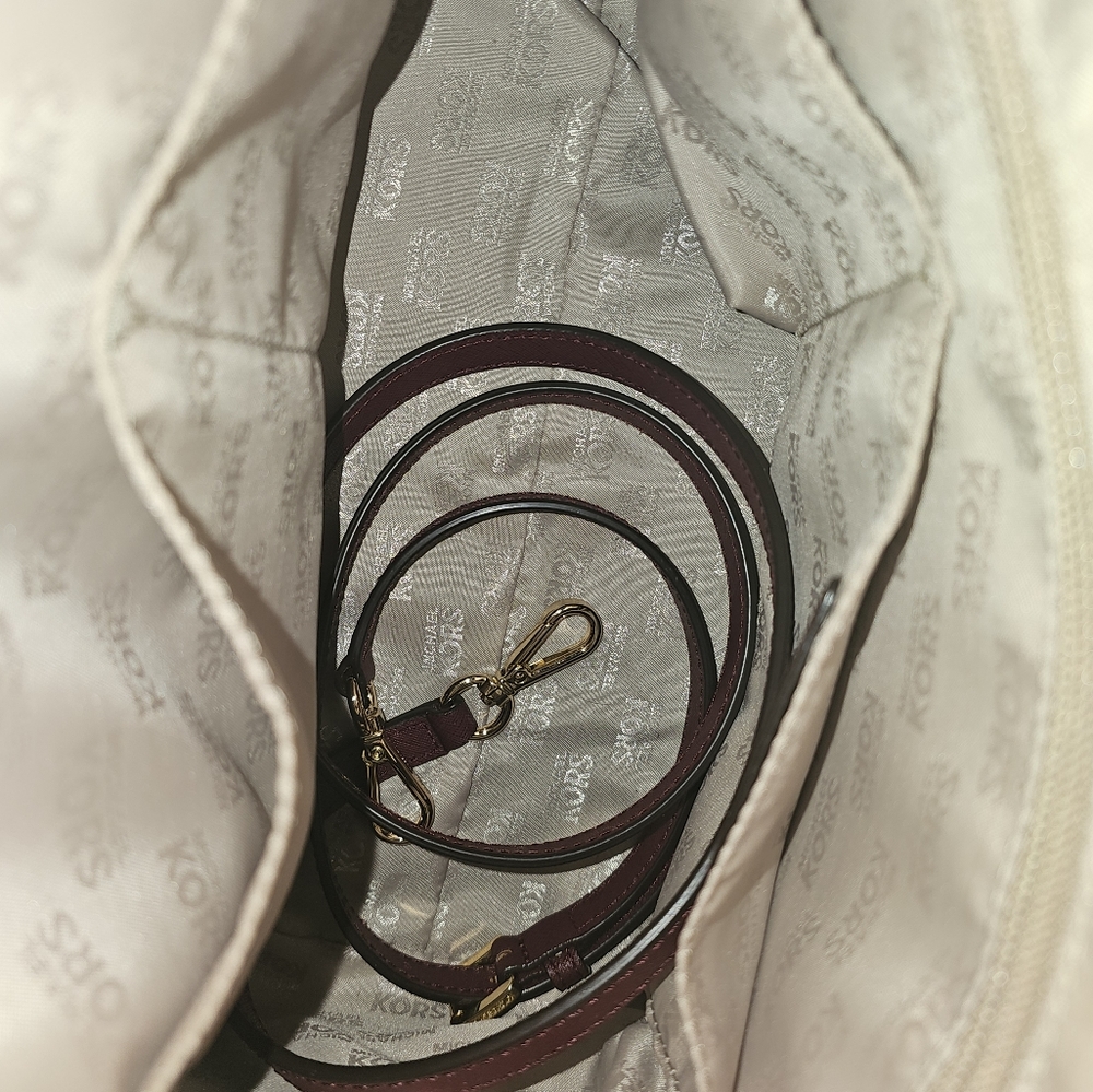 Michael Kors Purse - Picture 5 of 9